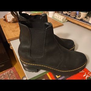 Dr. Marten Platform Chelsea boots!
